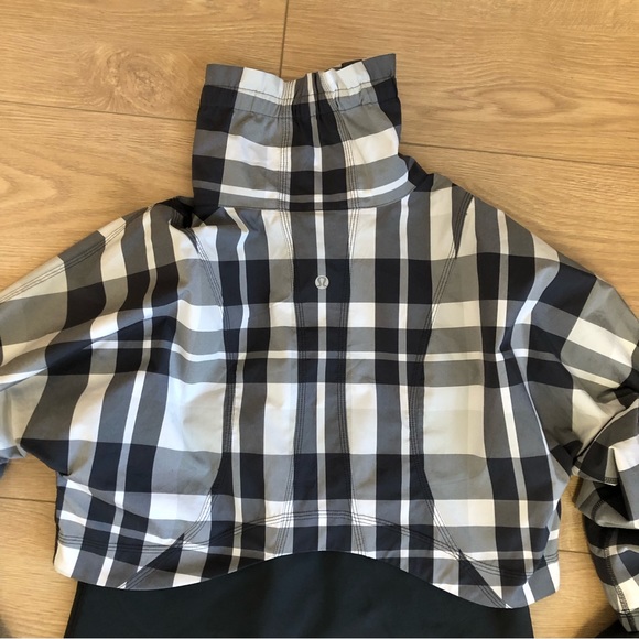 Like New Lululemon jacket - Picture 9 of 12